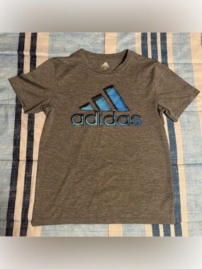 Excellent Condition ~Adidas Boys' Gray Dri Fit Material
Size 14/16 Boys